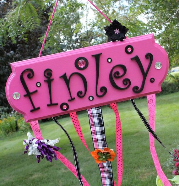 Items similar to Custom Painted Wood Letter Name Bow 