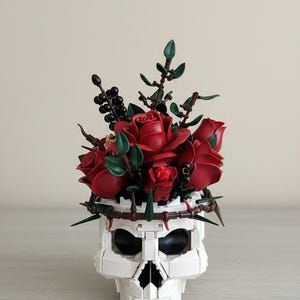 Gothic Skull Rose Bouquet Building Set, Dark Floral Construction Decor, Skeleton Flower Pot Model, Display Gift