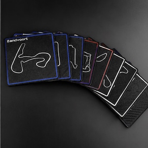 Formel 1 Geschenk Rennstrecken Untersetzer Set | Carbon Optik Coaster mit Halter | Monza Monaco Spa | Motorsport Deko 3D Druck