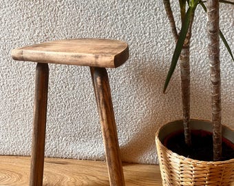 Taburete trípode pequeño de madera vintage | Decoración rústica wabi-sabi boho