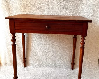 Bureau ancien bois massif campagne chic, Antique wooden desk rustic, small writing table, authentic French vintage furniture