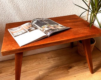 Mesa de centro vintage de madera maciza – Estilo escandinavo de mediados de siglo – Patas inclinadas de los años 50-60 – Muebles vintage cálidos