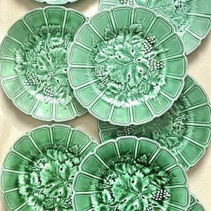 Set of 8 antique Sarreguemines dessert plates – green majolica slipware with vine and grape decoration – French Majolica circa 1900
