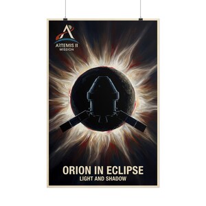 Poster dell'eclissi di Orione con Artemis II, stampa della silhouette dell'astronave, decorazione murale lunare.