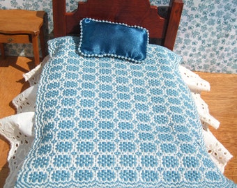 1:12 Scale Handmade Turquoise Crochet Bed Cover Dolls House Miniature Accessory 