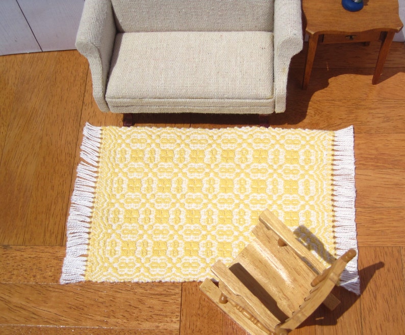 Dollhouse Rug, Miniature Handwoven Area Rug, Miniature Banana Yellow Dollhouse Rug 画像 1