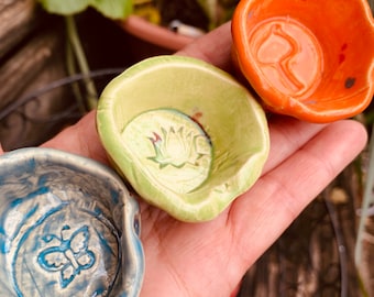 Set of 4 Tiny Fairy Bowls, Party Favors, gift bowl, stocking stuffer, fairy door accessory, unusual gift, ring holder, Tooth Fairy Bowl