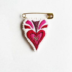 Embroidered heart brooch pink gold and fuschia on bright cream muslin with cream felt back on gold tone safety pin Valentines Day gift guide