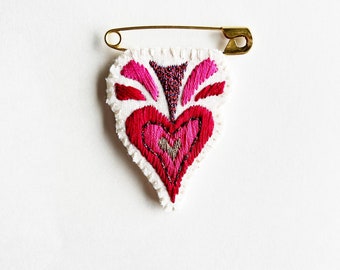 Embroidered heart brooch pink gold and fuschia on bright cream muslin with cream felt back on gold tone safety pin Valentines Day gift guide