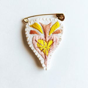 Embroidered heart brooch peach yellow and metallic pink on bright cream muslin with cream felt back on gold tone safety pin Valentines Day