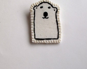 Polar bear brooch hand embroidered attached to card for Valentine&#39;s Day kids jewelry party favors