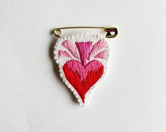 Embroidered heart brooch light and dark pink and red on bright cream muslin with cream felt back on gold tone safety pin Valentines Day