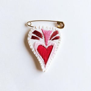 Embroidered heart brooch red pink and metallic red threads on bright cream muslin with cream felt back gold tone safety pin Valentines Day