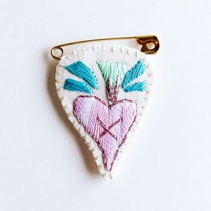 Embroidered heart brooch ombré pink greens metallic thread on bright cream muslin with cream felt back gold tone safety pin Valentines Day