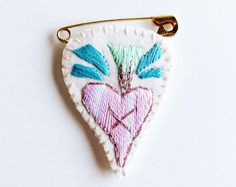 Embroidered heart brooch ombré pink greens metallic thread on bright cream muslin with cream felt back gold tone safety pin Valentines Day