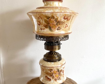 Lámpara de huracán eléctrica grande vintage con base de latón / Lámpara estilo Lo que el viento se llevó / Lámpara de mesa floral / Lámpara de salón / Lámpara victoriana / Lámpara decorativa