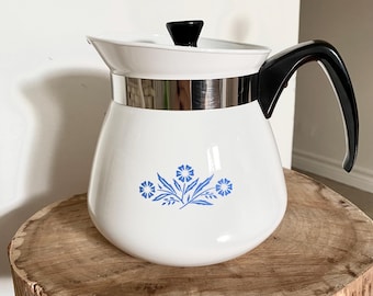 Tetera vintage Corning Ware Blue Cornflower P-104 / Cafetera de estilo rústico para estufa de 2 cuartos / Cafetera retro / Decoración de cocina de los años 70 /