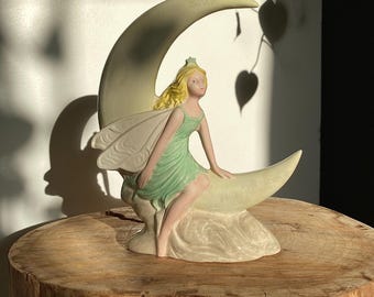Estatua de hada vintage con rayo de luna, cerámica pintada a mano / Hada sentada en la luna, figura coleccionable de hada / Decoración para guardería /