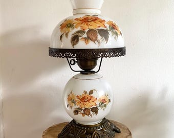 Lámpara de huracán eléctrica grande vintage con base de latón / Lámpara de Lo que el viento se llevó / Lámpara de mesa floral / Lámpara de salón / Lámpara victoriana /