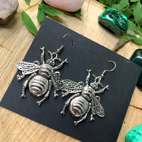 Antique Silver Color Earring With Gorgeous Queen Bee Filigree Pendants