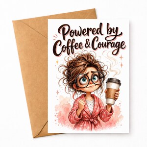 Puede incluir: Una tarjeta de felicitación con una ilustración de dibujos animados de una persona con cabello castaño desordenado, gafas grandes y una bata rosa, sosteniendo una taza de café. El texto dice Powered by Coffee & Courage.