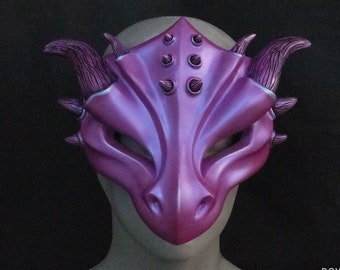Ljusvioletta drakemasker, "maskeradstil"