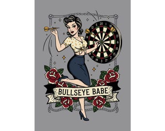 Pôster artístico Bullseye Babe | Ilustração Pinup de Dardos, Estilo Tatuagem Retrô