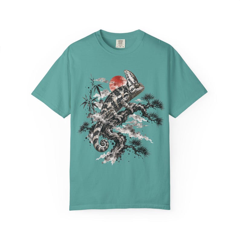 T-shirt met gesluierde kameleon | Japanse Sumi-e reptielen-T-shirt | Comfort Colors 1717 | Cadeau voor kameleonliefhebbers afbeelding 11