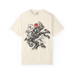 T-shirt met gesluierde kameleon | Japanse Sumi-e reptielen-T-shirt | Comfort Colors 1717 | Cadeau voor kameleonliefhebbers afbeelding 7