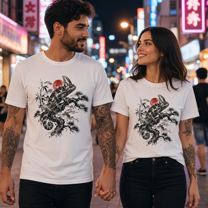 T-shirt met gesluierde kameleon | Japanse Sumi-e reptielen-T-shirt | Comfort Colors 1717 | Cadeau voor kameleonliefhebbers afbeelding 1