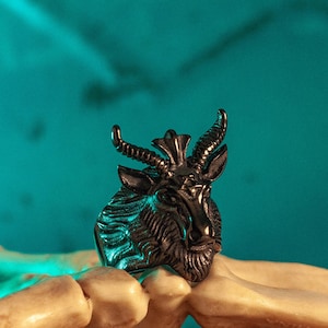 Anillo de Baphomet oscuro - Joyería de cabra sabática de bronce antiguo