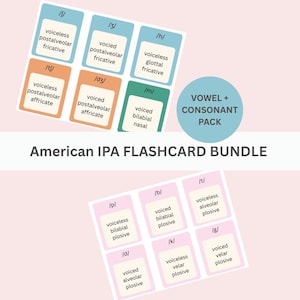 Puede incluir: Un conjunto de tarjetas didácticas IPA americanas con símbolos fonéticos y descripciones como voiceless postalveolar fricative y voiced bilabial plosive. El paquete incluye una etiqueta circular VOWEL + CONSONANT PACK y el texto American IPA FLASHCARD BUNDLE.
