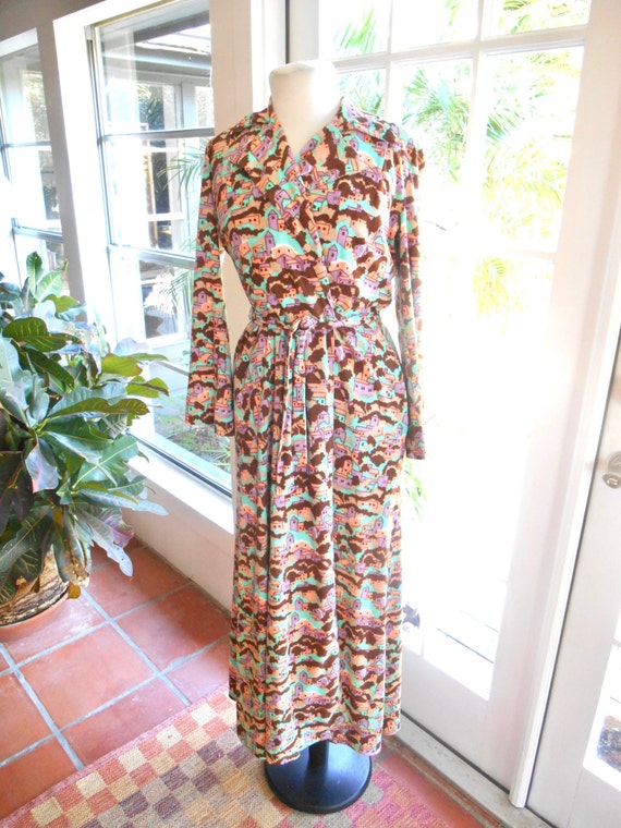Vintage robe long tie waist scenic print buildings