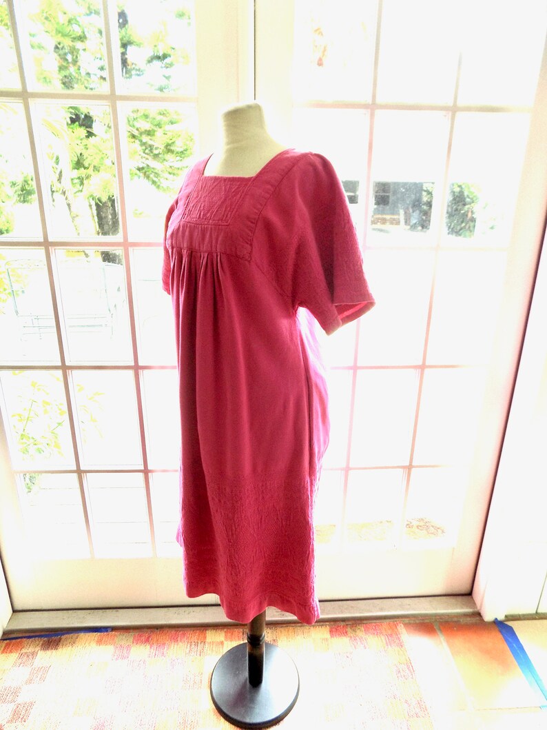 Vintage Guatemalan dress dark pink 1970/'s hand embroidered medium