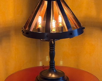 Lámpara de duela de barril de roble recuperado, decoración artesanal de barril de bourbon, iluminación rústica