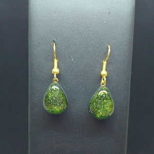 Brincos de vidro verde
