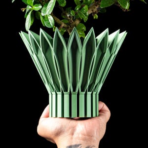 3D Printed Planter, Matte PLA Pot With Pointed Ridge Detail, 6–12 Inch Sizes