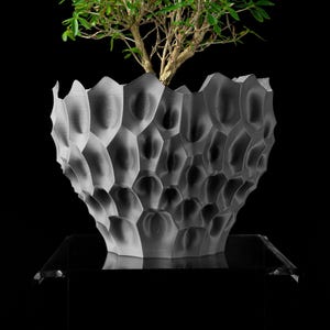 3D-gedruckter, facettierter Indoor-Pflanztopf aus grauem PLA, moderner geometrischer Sukkulenten-Pflanztopf, minimalistische Zimmerpflanzendekoration
