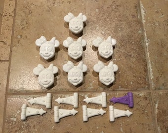 Disney Minnie Mouse White Resin pieces 7 Minnies 8 Hinges