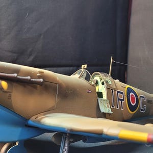 Pro-Built Spitfire Mk.Vb modellplan – museikvalitet, stor 1/24 skala flygkonst