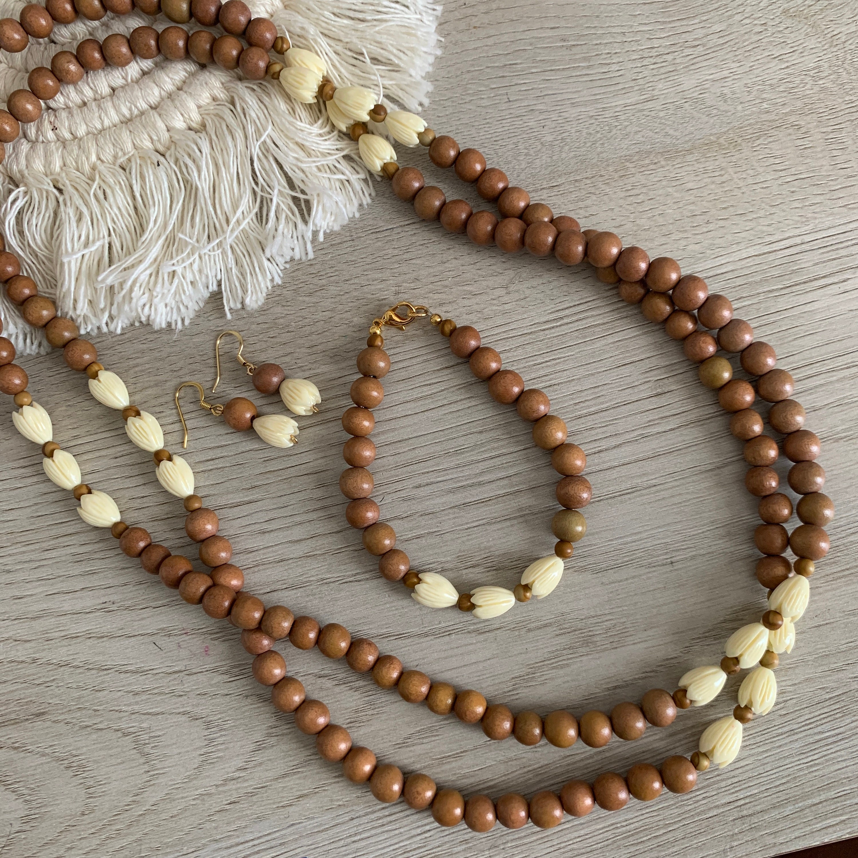 Pikake Collection - Pikake / Wood Bead - Bracelet - Etsy Pikake Collection - Pikake / Wood Bead - Bracelet - Etsy