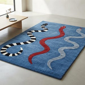 Handgetuft wollen vloerkleed met drie slangen, modern, speels en abstract tapijt