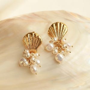 14k Guld Muslingeskal Perleøreringe, Havbryllup Smykker, Brudepige Gave til Strandbryllup, Elegante Naturperle Stikker, Håndlavet Gave