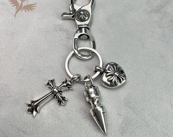 Llavero con dije de corazón y cruz estilo punk Y2K, accesorio de estilo urbano rockero plateado