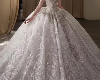Abito da sposa di lusso in raso senza spalline, elegante abito da sposa vintage francese ricamato, realizzato su misura
