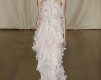 Elegante abito da sposa in chiffon con scollo all'americana e schiena scoperta, abito da sposa in stile francese con balze a strati, colori personalizzabili disponibili