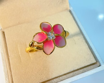 Anello fai-da-te in stile Pandora placcato oro con grazioso fiore di gelsomino hawaiano.