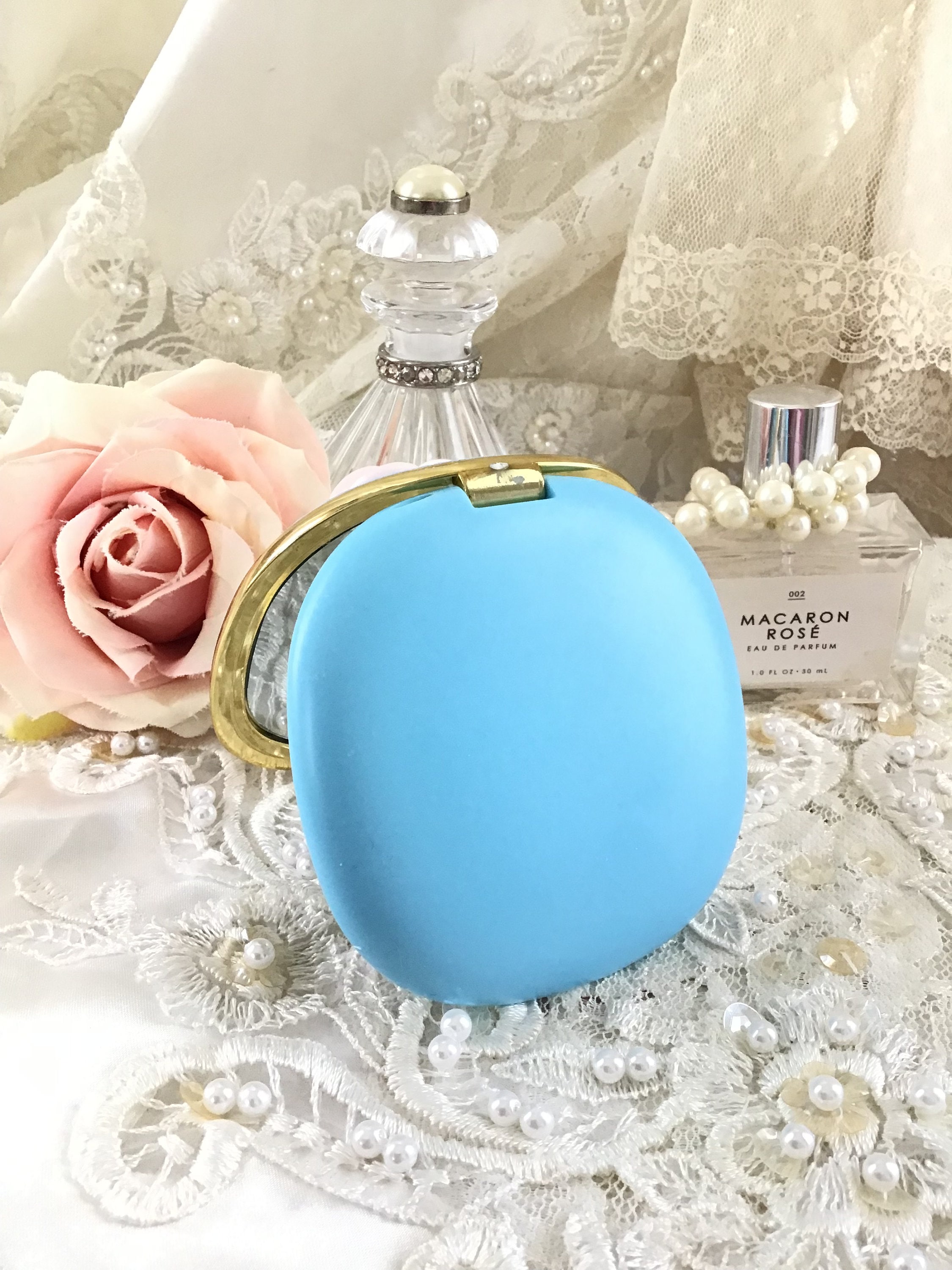 繊細な装飾が美しいアンティークフレーム（1922年BIRGITミニカード入り） Vintage Blue Compact Purse Mirror Pocket Mirror Makeup