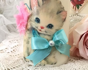 Vintage Kitsch Kitty Cat Flamlöst ljus: Retro stugdekor