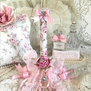 Lampe chandelier shabby chic rose, veilleuse bougeoir sans flamme shabby chic Rosalie, lampe rose rose cottage romantique Fanny Pippin